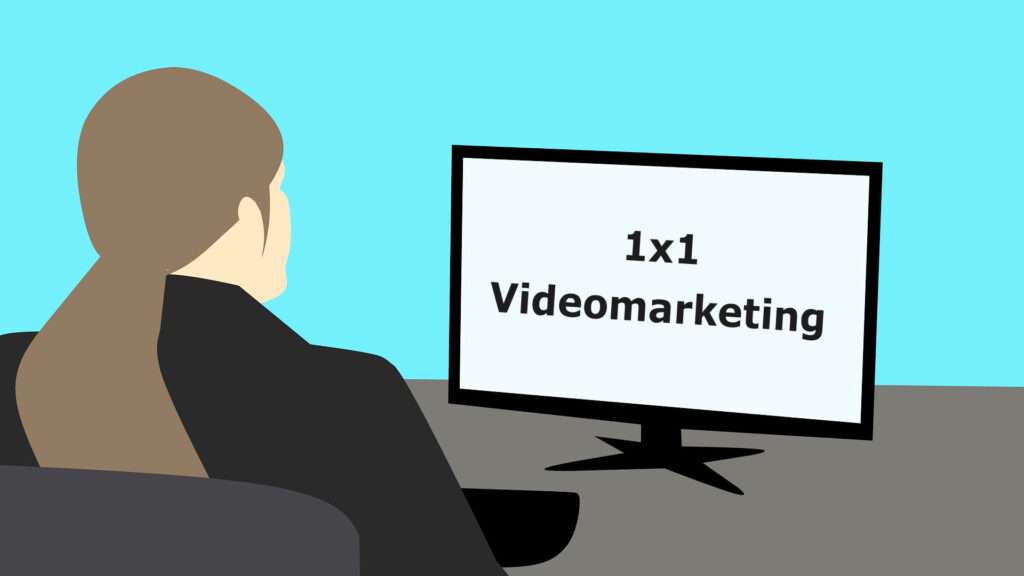 Eine animierte Frau sitzt an einem Computer auf dem 1x1 Videomarketing steht
